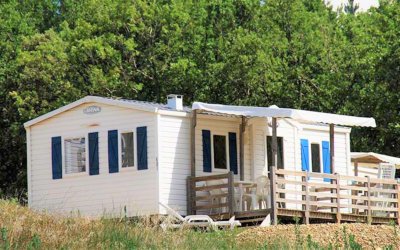 Mobil home Colorado eco 4  6 pes Domaine du petit arlane naturiste (8)