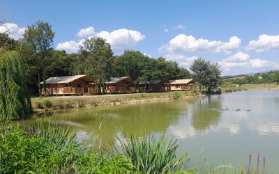 Lodge kenya domaine naturiste petit arlane  valensole