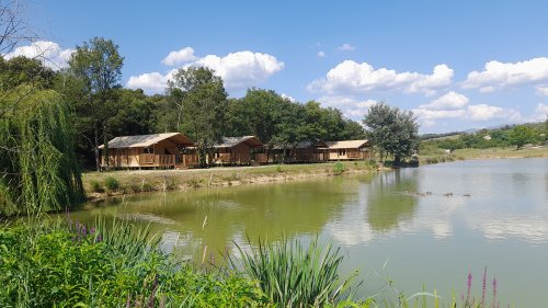 Lodge kenya domaine naturiste petit arlane  valensole