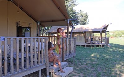 TENTE LODGE KENYA STANDARD  Exterieur lac Lodge