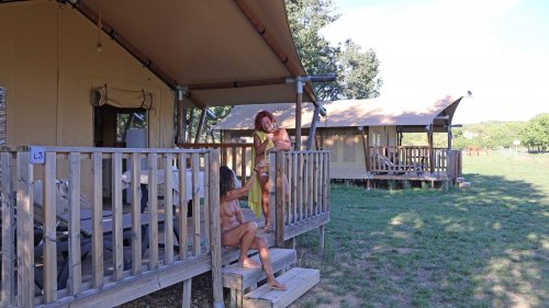 TENTE LODGE KENYA STANDARD  Exterieur lac Lodge